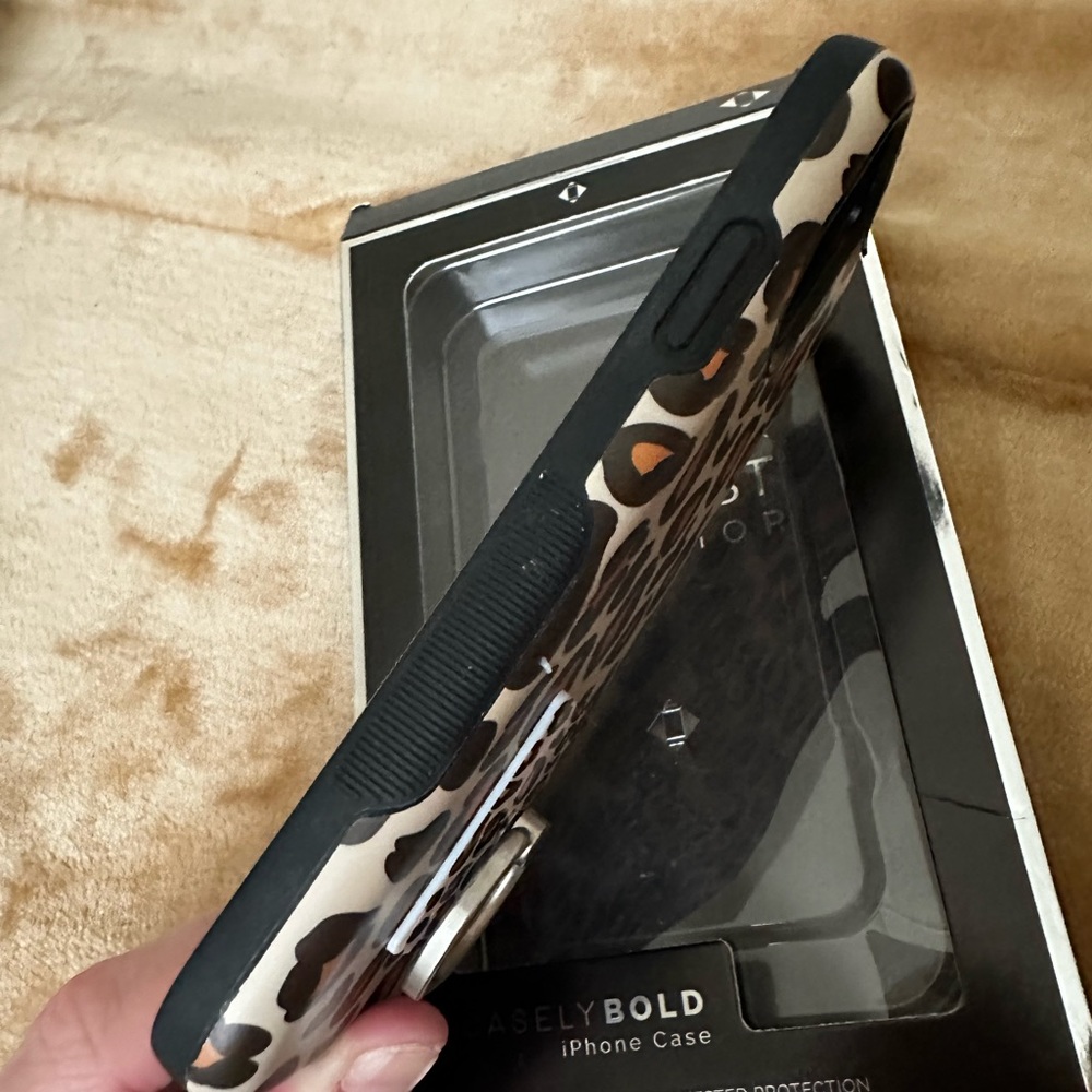 Casley “Into The Wild” Bold iPhone 11 Case - Picture 4 of 4